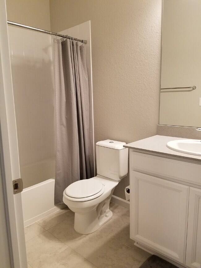 Building Photo - Gorgeous 4-Bed 3.5-Bath Home in Dayton Triangle!