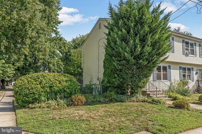 Building Photo - 341 Clarkson St