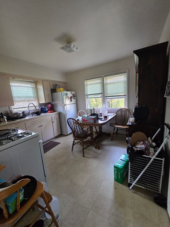 Building Photo - 2239 S 77th St