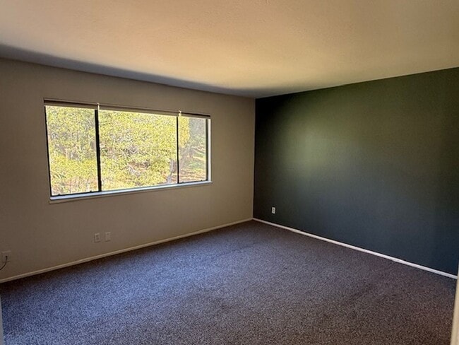 Building Photo - 3-Bedroom Hilltop Village Home w/ Bonus Am...