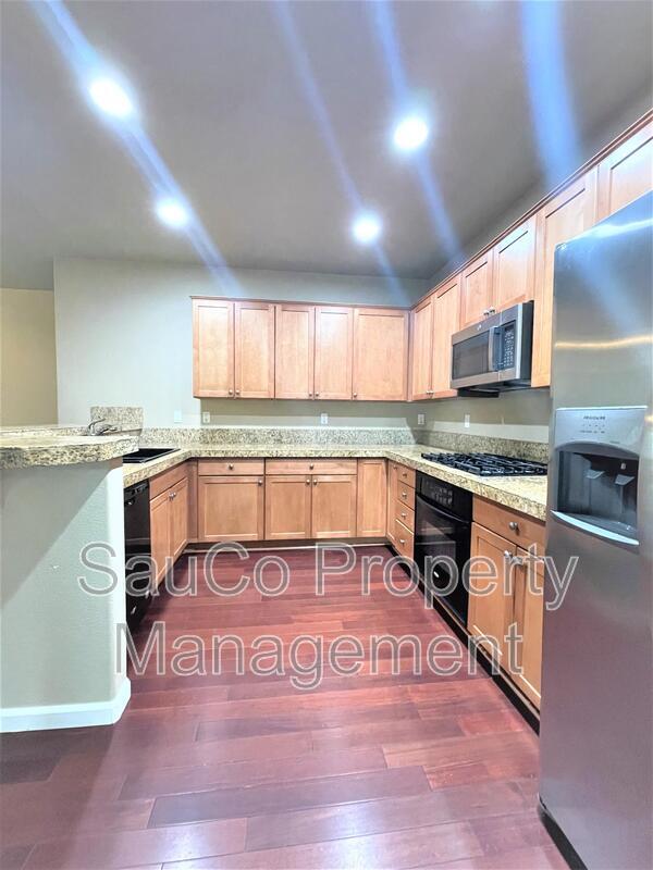 Building Photo - 3762 SE Oakleaf St