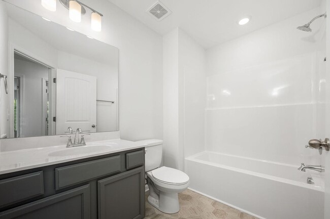 Building Photo - Park Place Townhome!