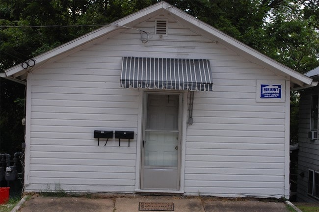 Building Photo - 118 Franklin Ave