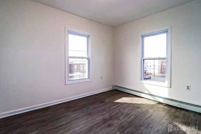 Building Photo - 364 Market St