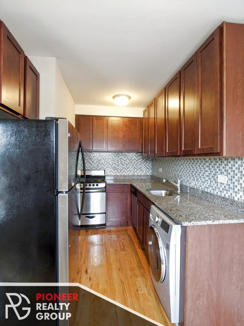 Building Photo - 560 W Arlington