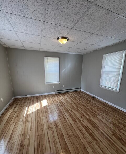 Bed 1 - 607 Spring St