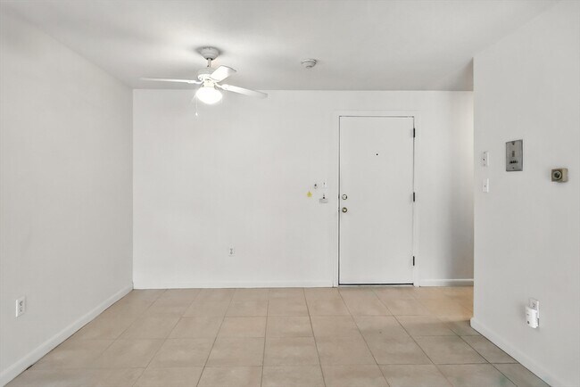 Building Photo - 18 Kenmar Dr