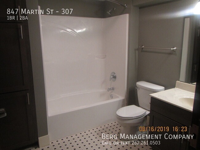Building Photo - 847 Martin St