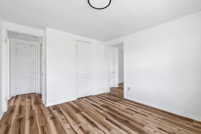 Building Photo - 420 W 25th St
