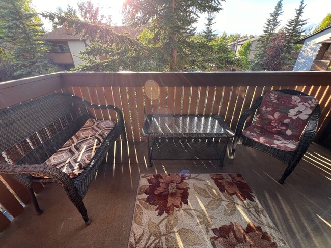Building Photo - Fully Furnished 2 Bedroom Condo w/ All Uti...