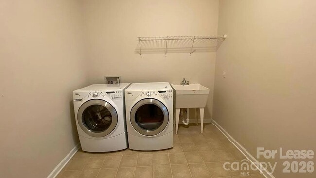 Building Photo - 5803 Cactus Valley Rd