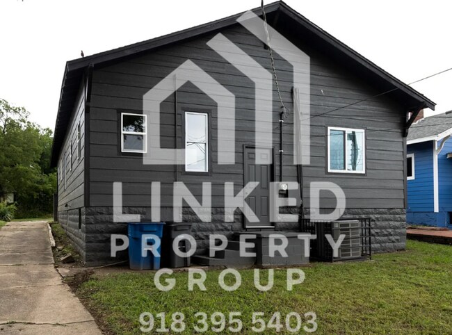 Building Photo - Beautifully Updated 3-Bedroom Home Near Downtown Tulsa