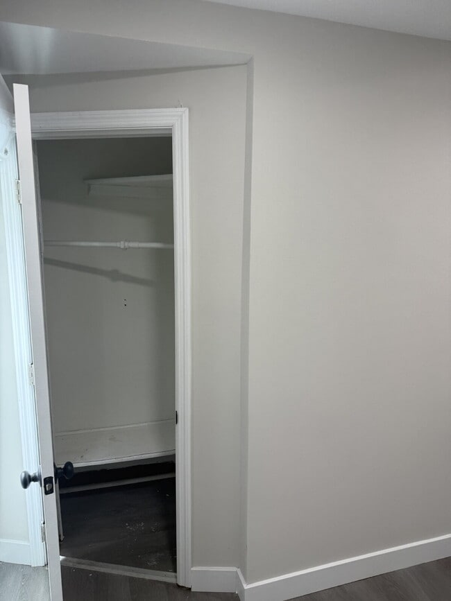 Building Photo - Updated One Bedroom in the heart of Lynchburg