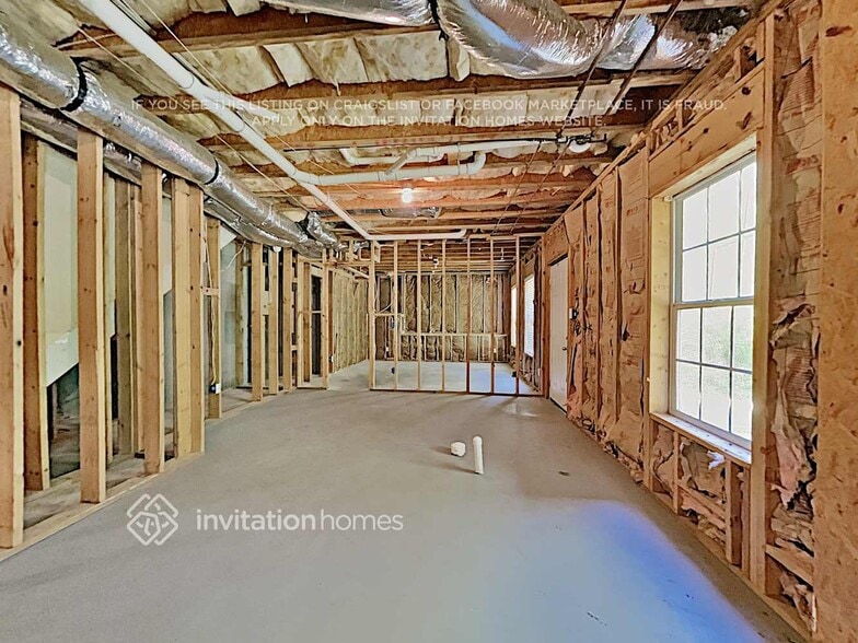 Building Photo - 1525 Wilkes Crest Dr NE
