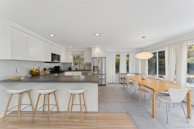 Building Photo - 24 Quogue Riverhead Rd