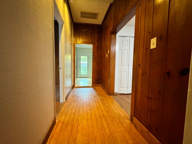 Building Photo - 617 Hiawassee Ave