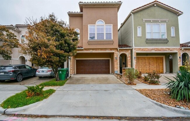 Primary Photo - 1205 Aurora St