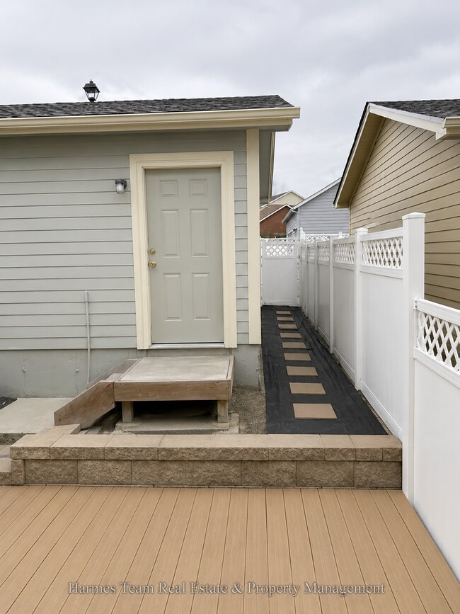 Building Photo - 3 Bed | 2.5 Bath Townhome In School District #2