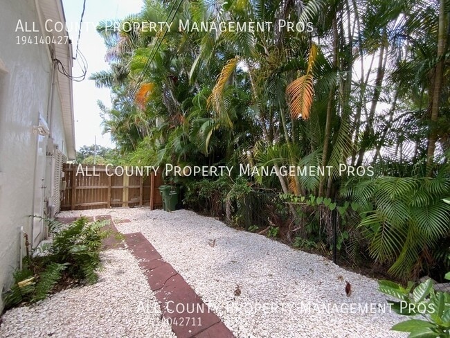 Building Photo - 4930 Bay Shore Rd