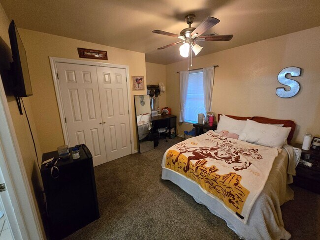 Building Photo - Bryan, West side - 3 bedroom / 2 bath duplex with fenced in yard.