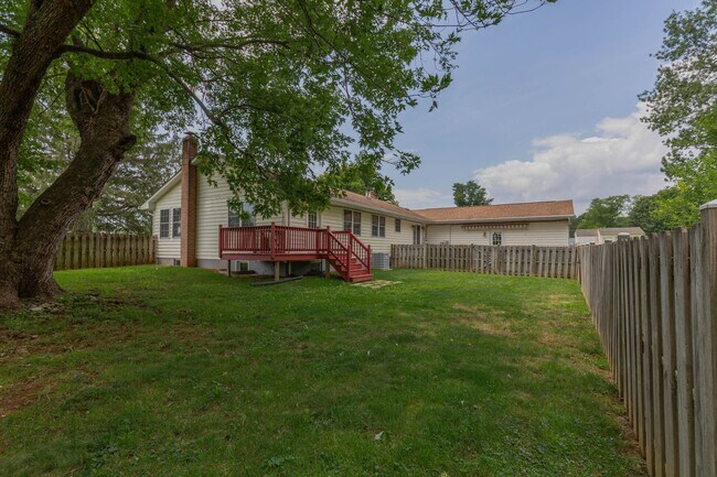 Building Photo - 4 Bed, 3, Bath Single Family Home in Ranson, WV