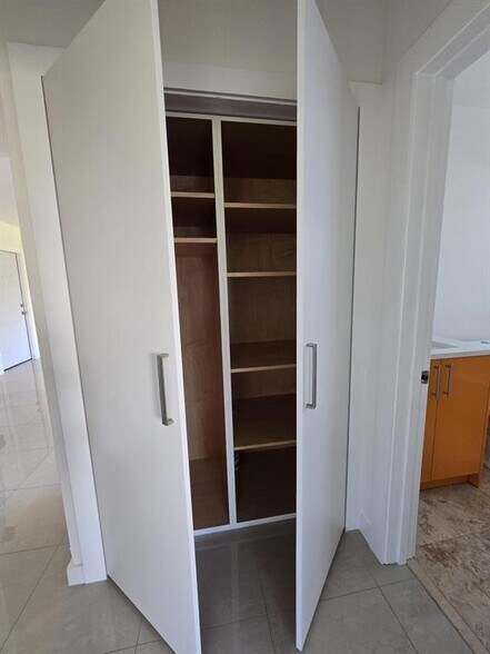 Building Photo - 201 SE 6th Ave