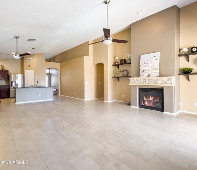 Building Photo - 1084 N Martingale Rd