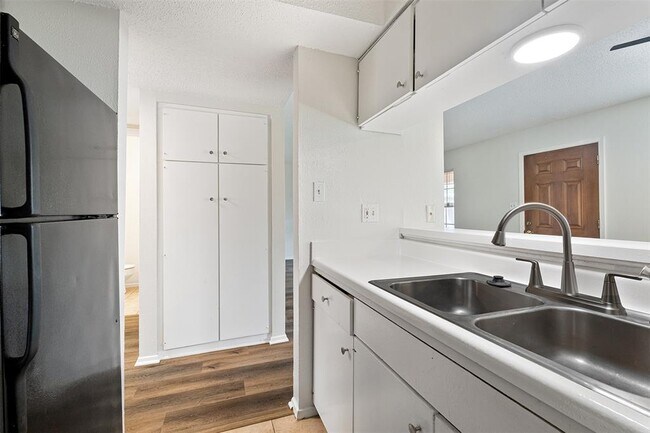 Building Photo - 7801 Shoal Creek Blvd