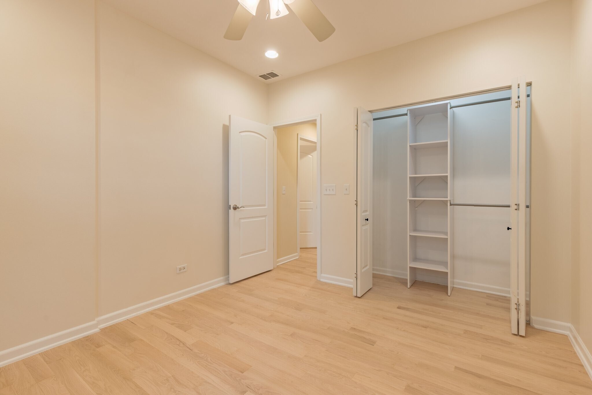 Building Photo - 4458 S Greenwood Ave