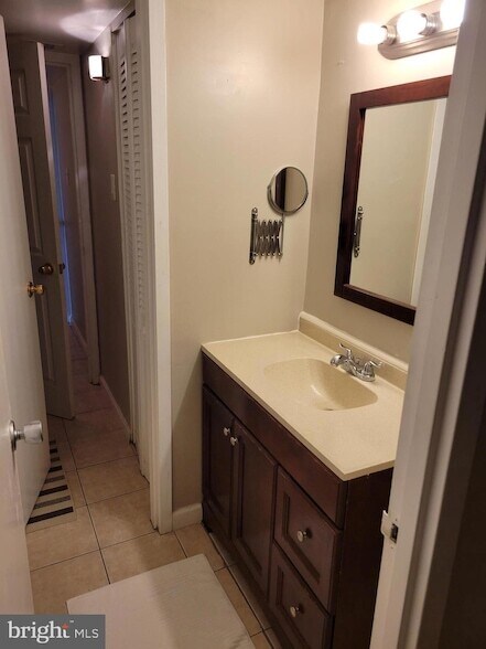 Building Photo - 2624 Redcoat Dr