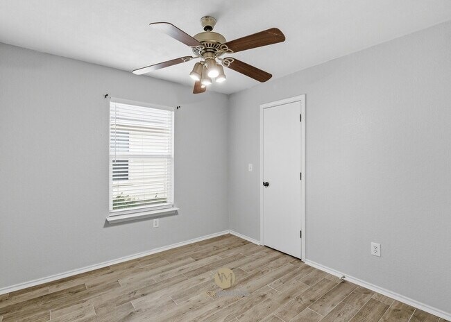 Building Photo - 9219 Dublin Heights