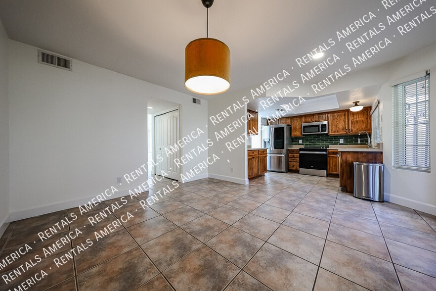 Building Photo - 1140 N Cambridge St