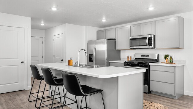 Building Photo - 1895 N Blue Iris Ave