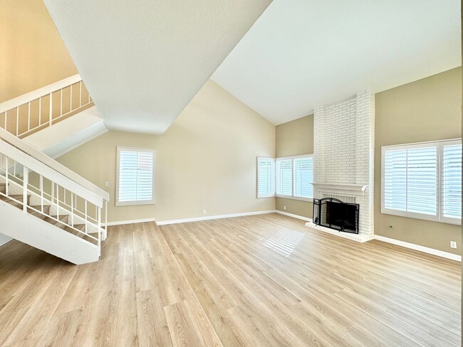 Building Photo - Beautiful 4Bd/2.5Ba Home in Irvine!