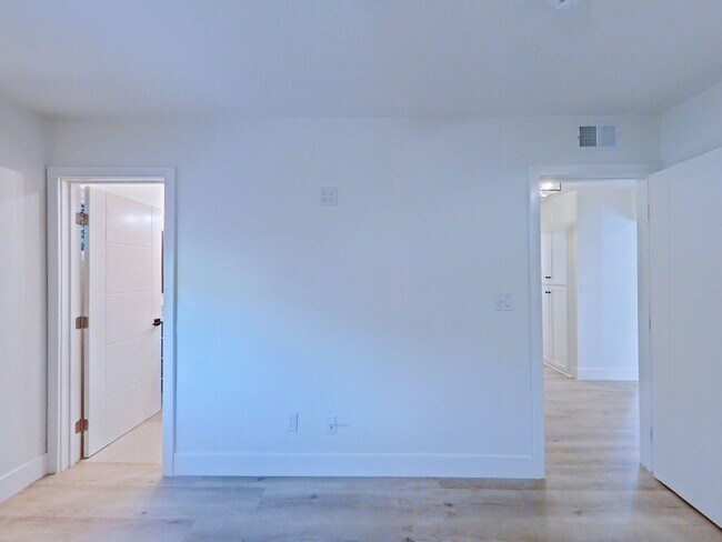 Building Photo - 117 Avenida Algodon