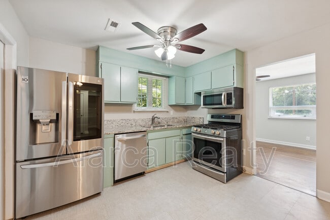 Building Photo - 2438 Finchley Dr