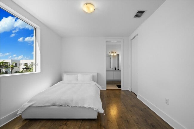 Building Photo - 9915 NW 75th St