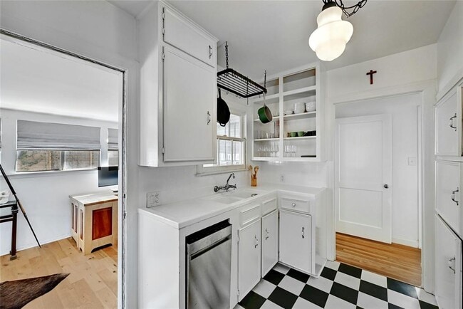 Building Photo - 5313 Avenue F