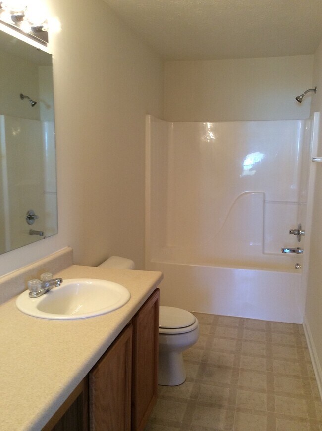 Building Photo - Franklin Twp - 3 BR ranch