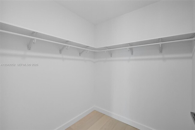 Building Photo - 9221 E Bay Harbor Dr