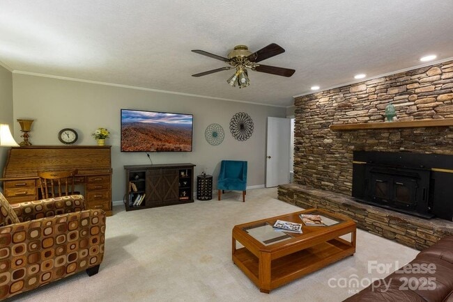 Building Photo - 102 Arbor Ln