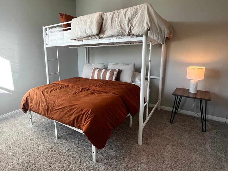 Bed 3 - 1025 Harwell Loop