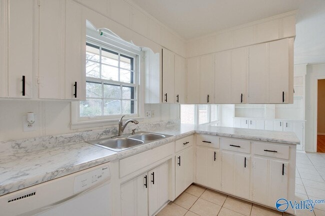 Building Photo - 814 Cleermont Dr SE