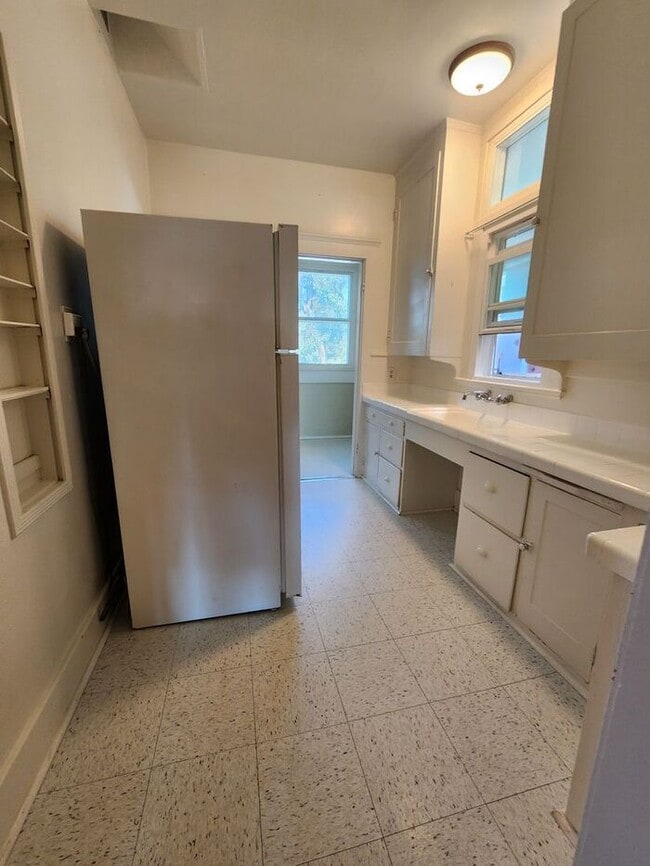 Building Photo - $1000 REBATE Victorian Gem in Golden Hill with garage! Flex Space!!