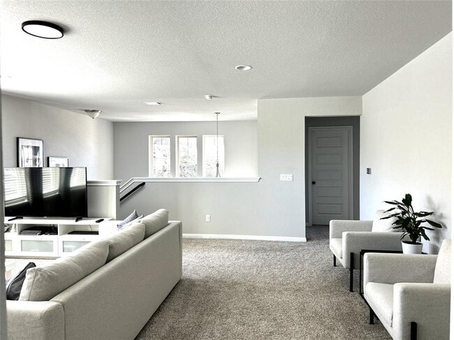 Building Photo - 700 Hays Hill Dr
