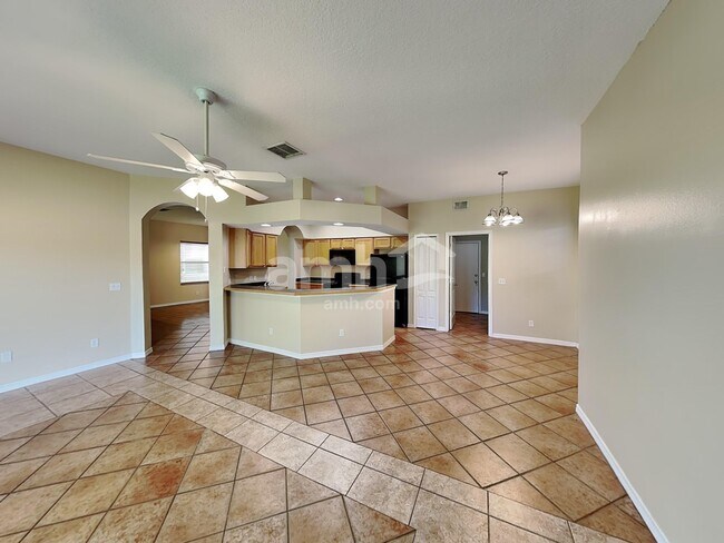 Building Photo - 633 Prince Ln