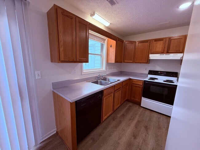 Building Photo - 340 Wakeman Ct NE