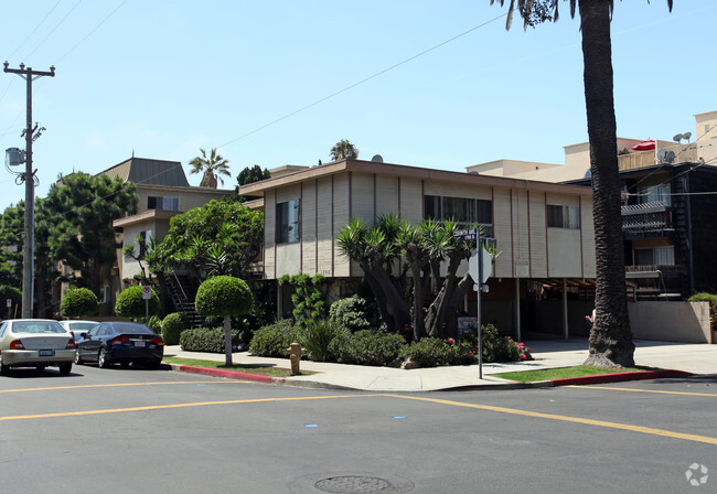 Primary Photo - 1705 Corinth Ave Apartments