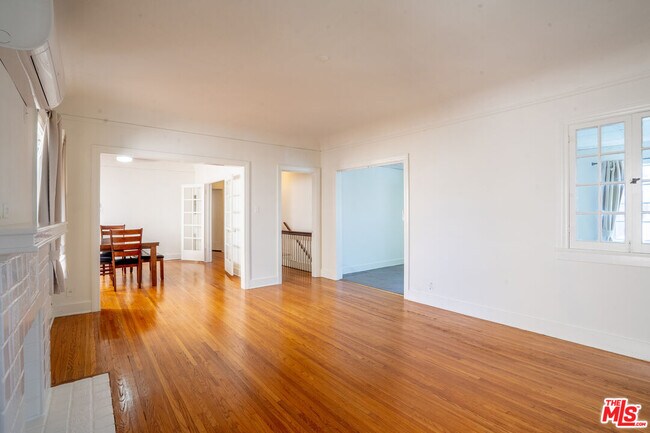 Building Photo - 162 S Berendo St