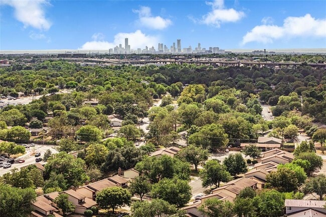 Building Photo - 8903 Trone Cir